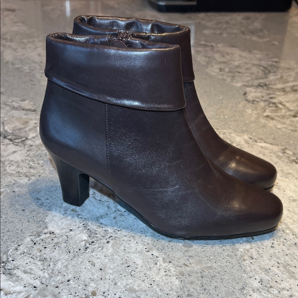 NWT Ros Hommerson Brown Leather Fold Over Cuff Ankle Boots 6.5 M